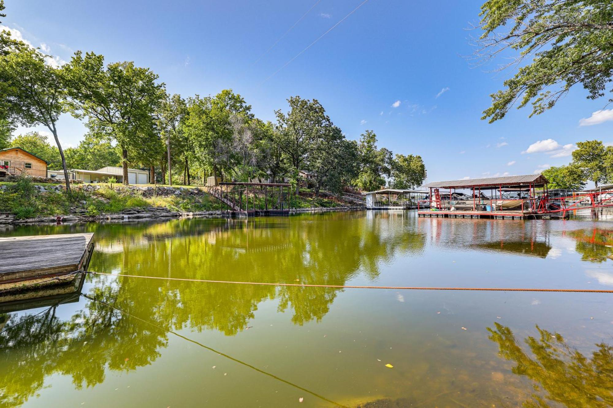 Grove Lakefront Cabin With Water And Dock Access! Luaran gambar