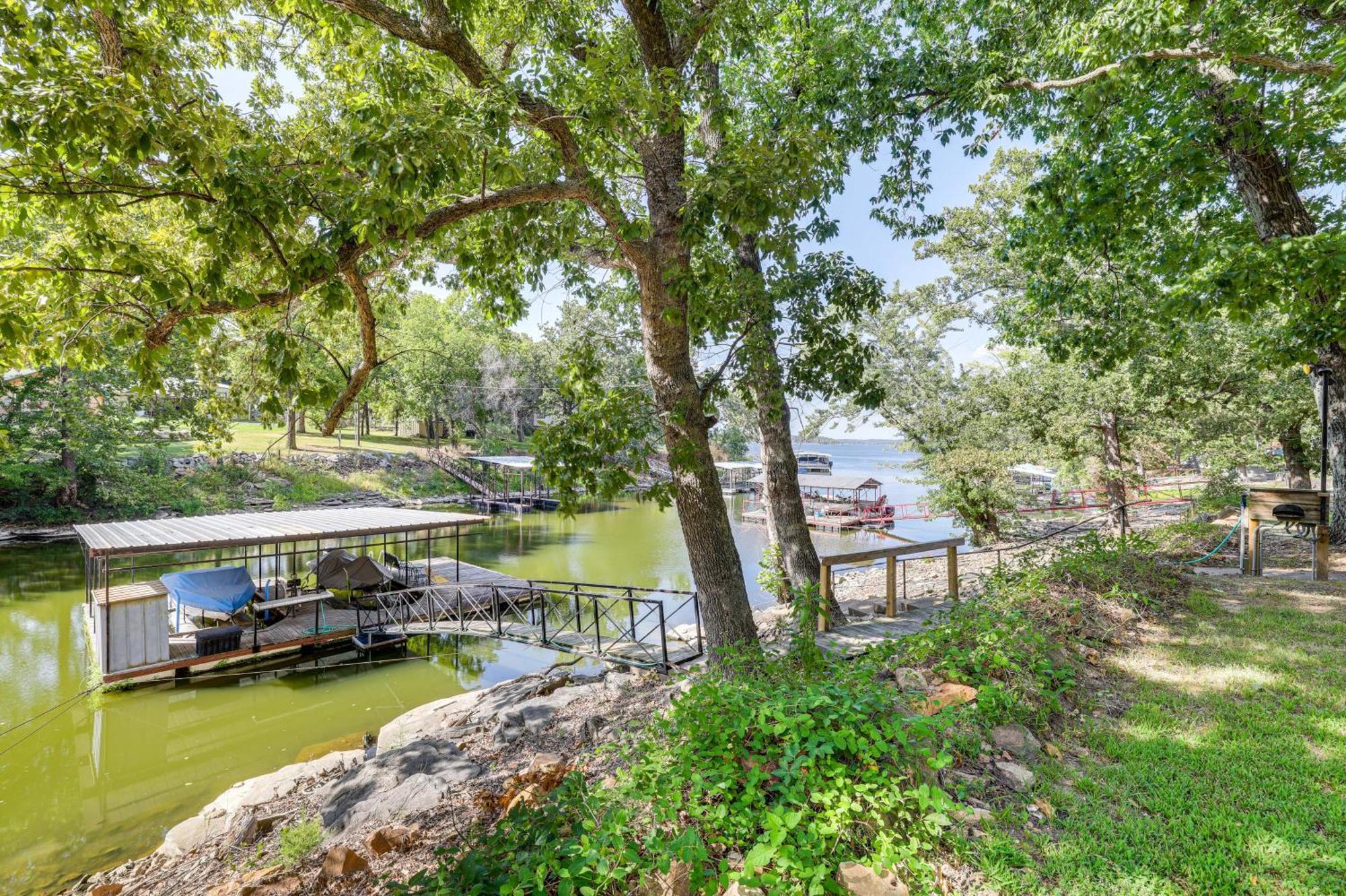 Grove Lakefront Cabin With Water And Dock Access! Luaran gambar