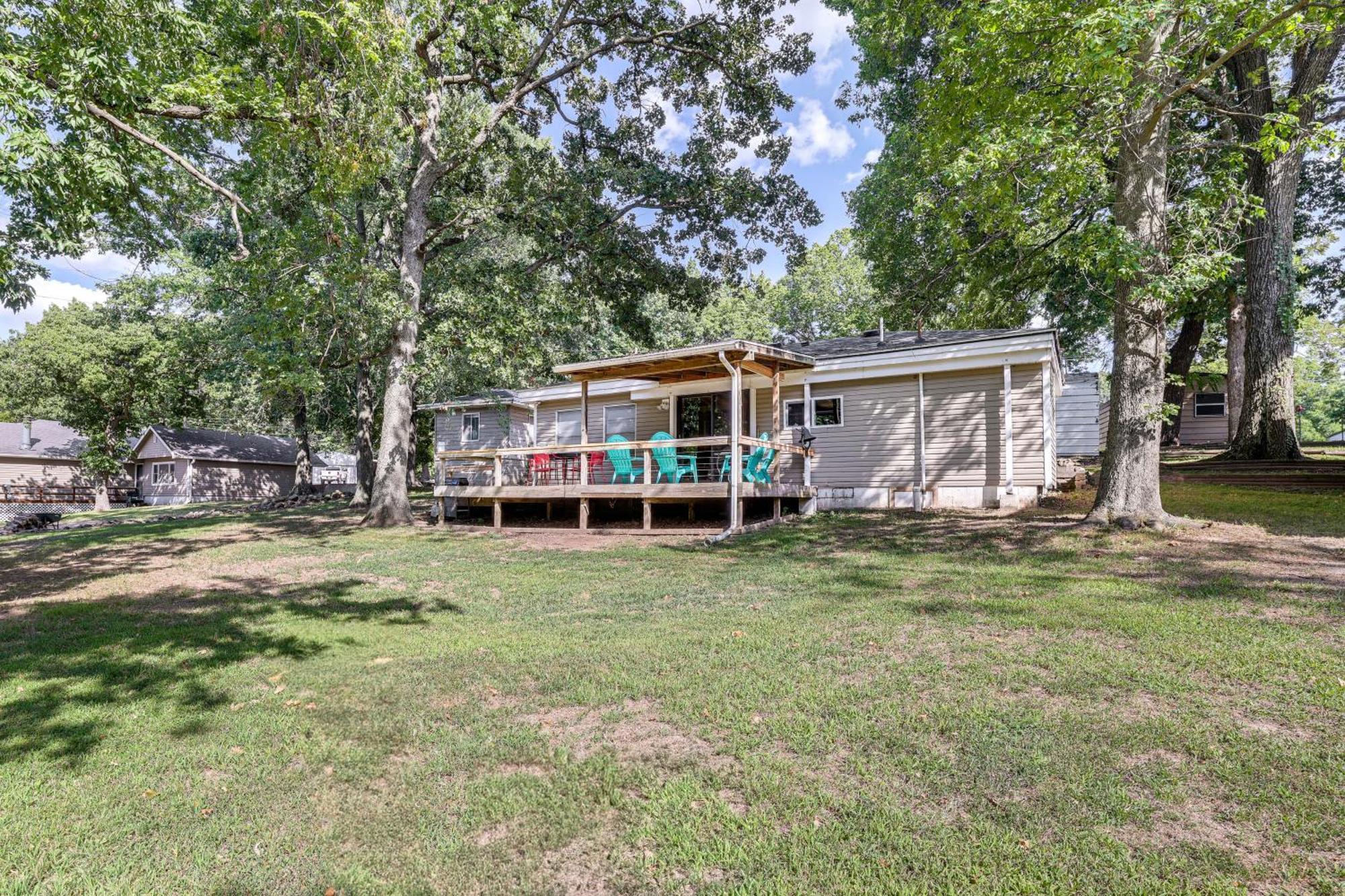 Grove Lakefront Cabin With Water And Dock Access! Luaran gambar